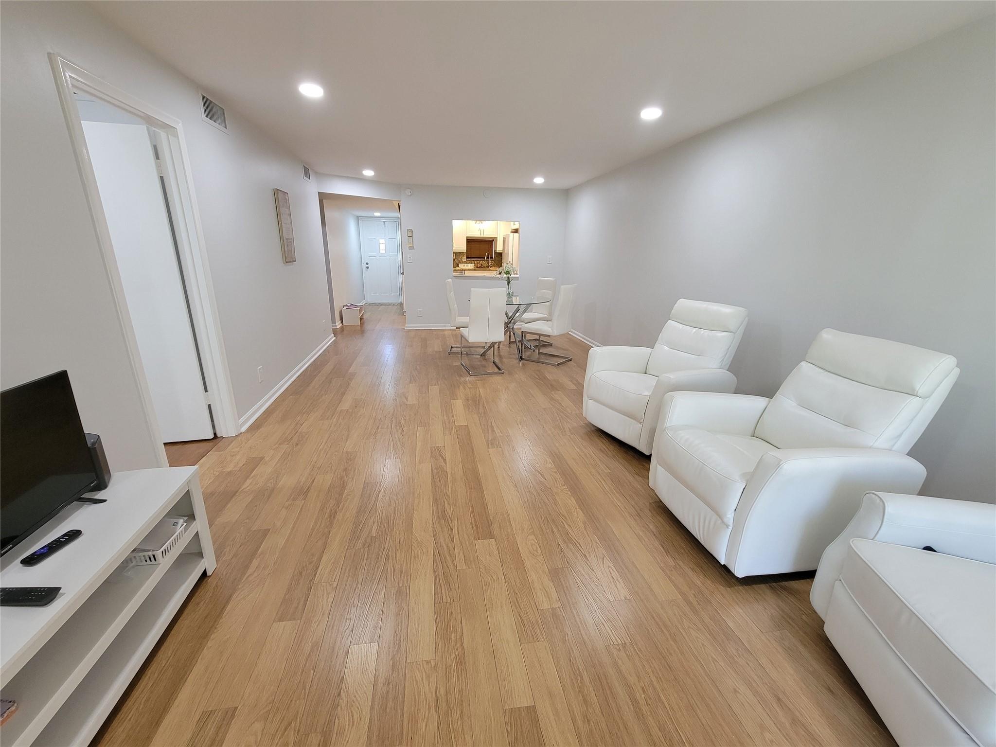 HOLLYBROOK GOLF AND - Residential Lease