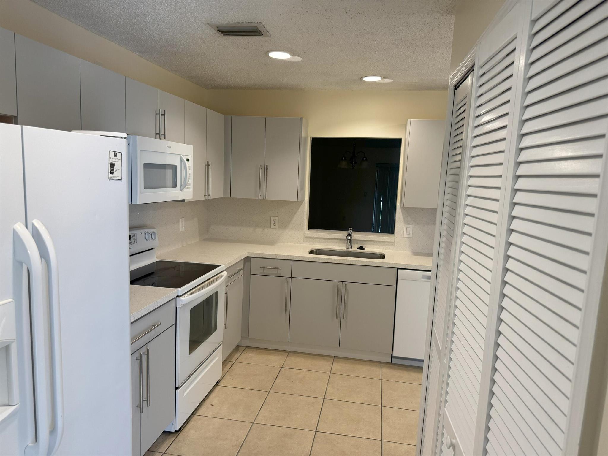 SOUTH SHORE 4 OF WELLINGT - Residential Lease