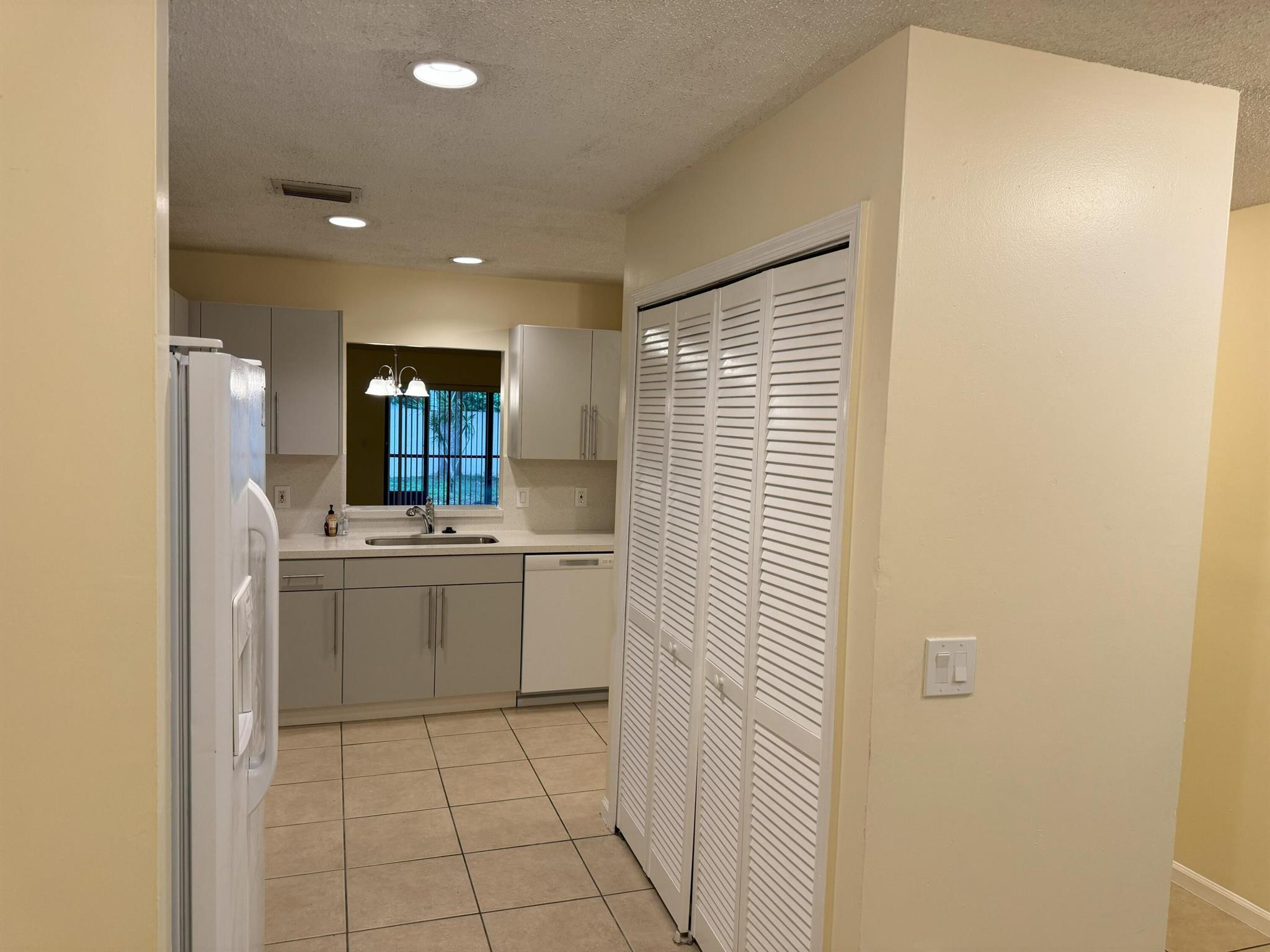 SOUTH SHORE 4 OF WELLINGT - Residential Lease