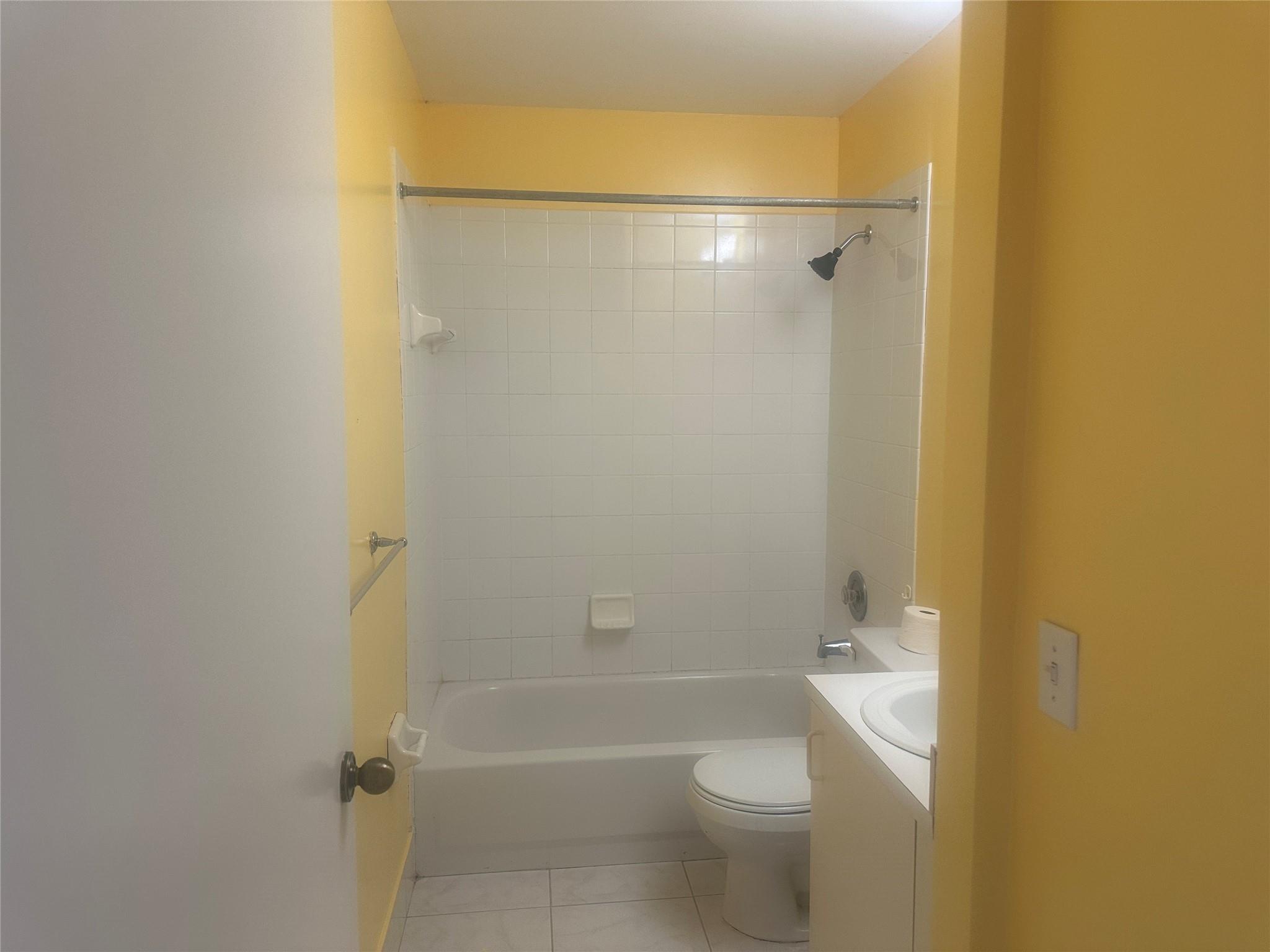 LESLIE ESTS SEC SIX - Residential Lease