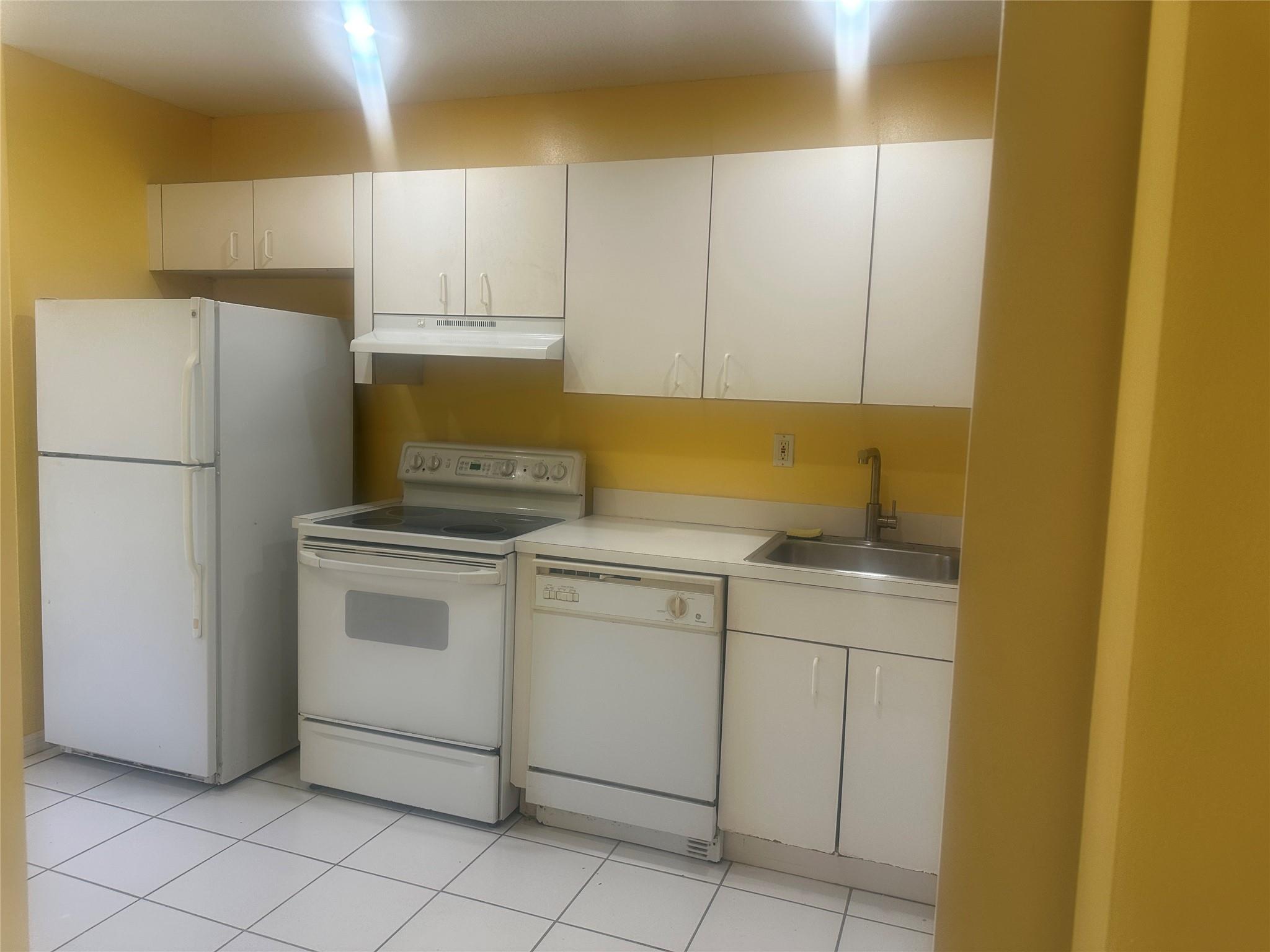 LESLIE ESTS SEC SIX - Residential Lease