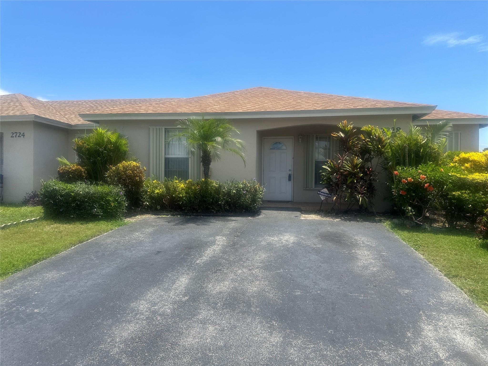 Lovely 3-bedroom, 2-bathroom villa in Miami Gardens. This corner unit features a freshly painted interior, tile flooring, a spacious open living area, a stackable washer/dryer, and a charming private patio. Conveniently located within walking distance to Pro Player Stadium, shopping, and public transportation.