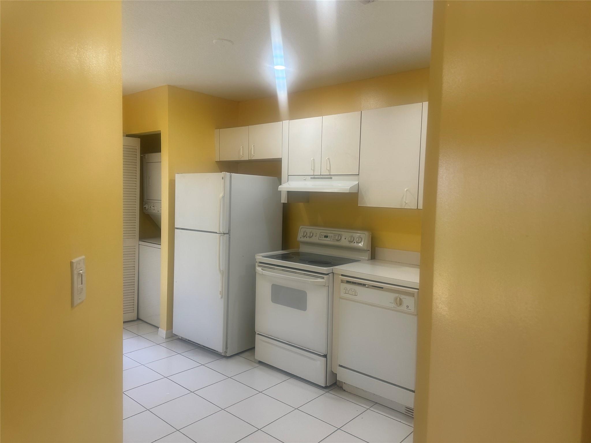LESLIE ESTS SEC SIX - Residential Lease