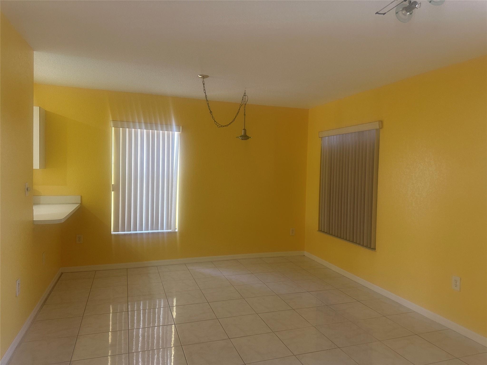 LESLIE ESTS SEC SIX - Residential Lease