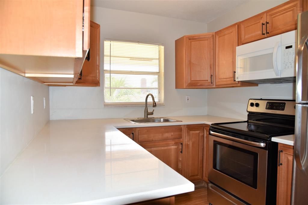 HOVIANNA XII COND DECL FILED 11-25-80 - Residential Lease