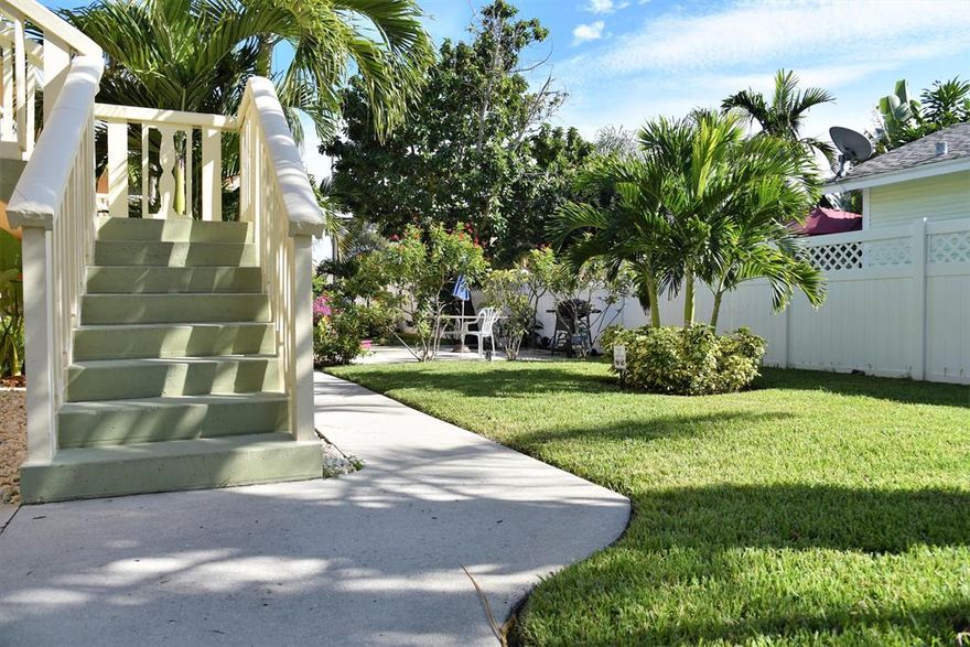 UPDATED ONE BEDROOM, ONE BATH WITH NEW KITCHEN QUARTZ COUNTERTOP, ALL NEW STAINLESS STEEL APPLIANCES, NEW OVERHEAD MICROWAVE, NEW FLOORS, HUGE WALK-IN CLOSET WITH SHELVES, ASSIGNED PARKING, NEW FLOORS, NEWLY INSTALLED CENTRAL A/C, GARDEN/COUTRYARD VIEW, ONLY STEPS FROM YOUR DOORSTEP TO DOWNTOWN RESTAURANTS/GALLERIES AND EASY WALK/BIKE TO THE BEACH.....COME MAKE THIS YOUR HOME!