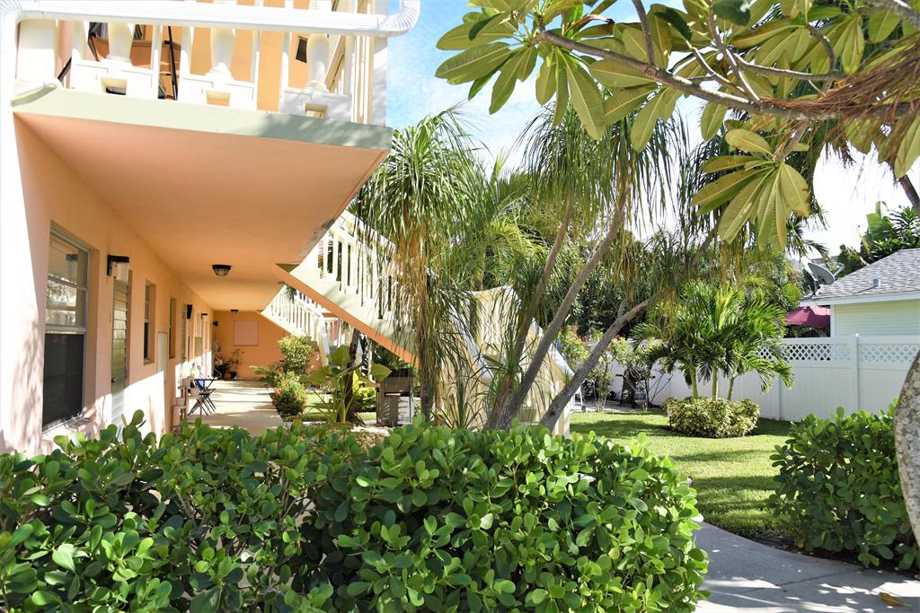 HOVIANNA XII COND DECL FILED 11-25-80 - Residential Lease