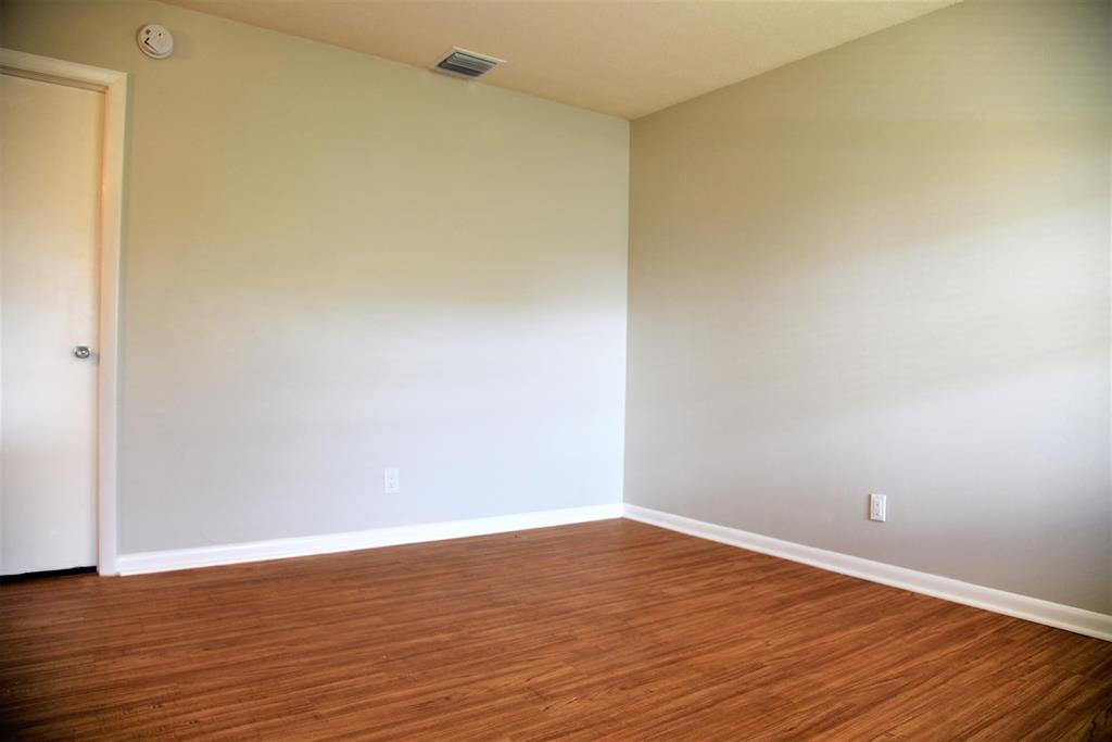 HOVIANNA XII COND DECL FILED 11-25-80 - Residential Lease