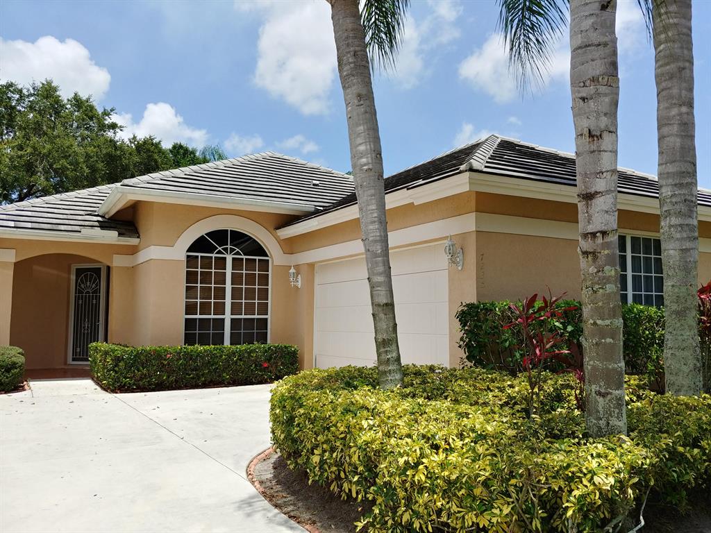 HOME LOCATED ON THE LEGACY GOLF COURSE WITH COMPLETE PRIVACY. LARGE LIVING AND DINING ROOM, EAT-IN-KITCHEN. REMODELED HOME AND NEWLY PAINTED 3/BR,2/BATH WITH A 2/GARAGE, PRIVATE SCREENED LANAI, WONDERFUL NEIGHBORHOOD. TENANT HAS ACCESS TO ALL FACILITIES AT THE CLUB HOUSE WHICH INCLUDE POOL AND TENNIS. MUST SEE