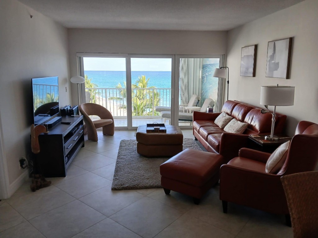 PENTHOUSE TOWERS CONDO - Residential Lease