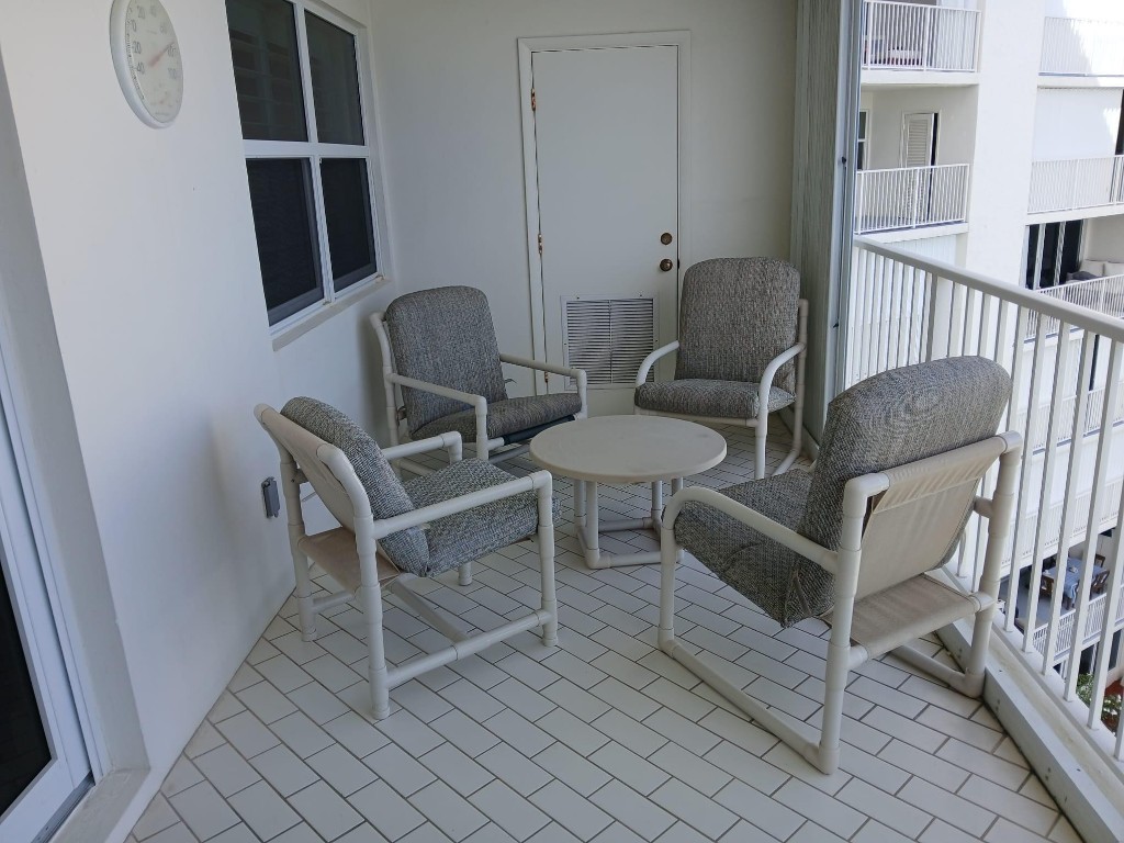 PENTHOUSE TOWERS CONDO - Residential Lease