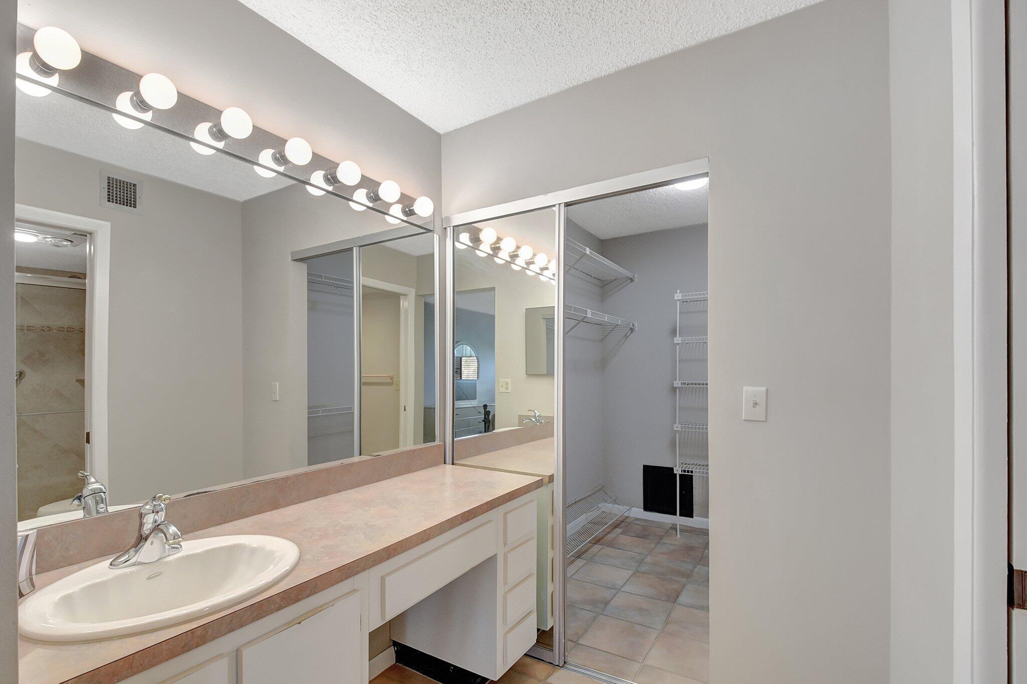 WATERSEDGE AT THE LAKES O - Residential Lease