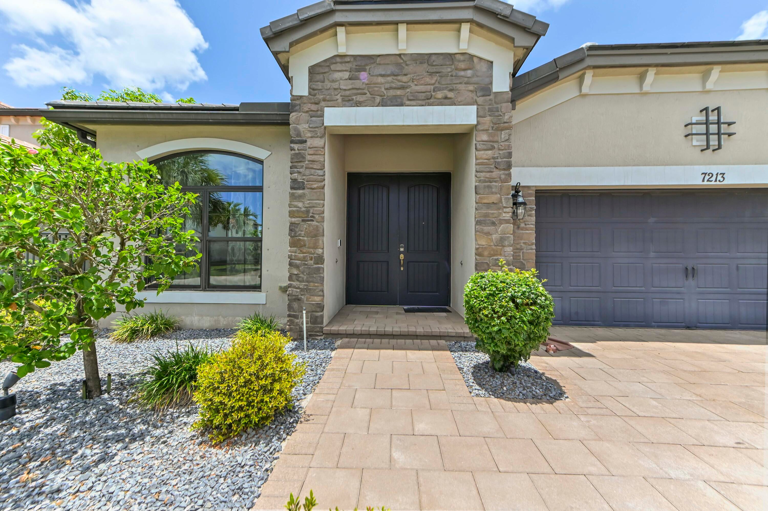 7213 SANDGRACE Lane