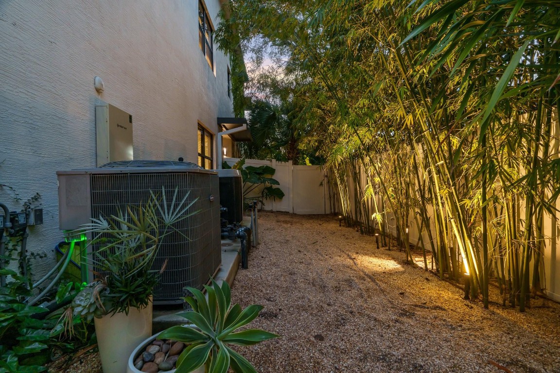 CROISSANT PARK TOWN HOMES - Residential