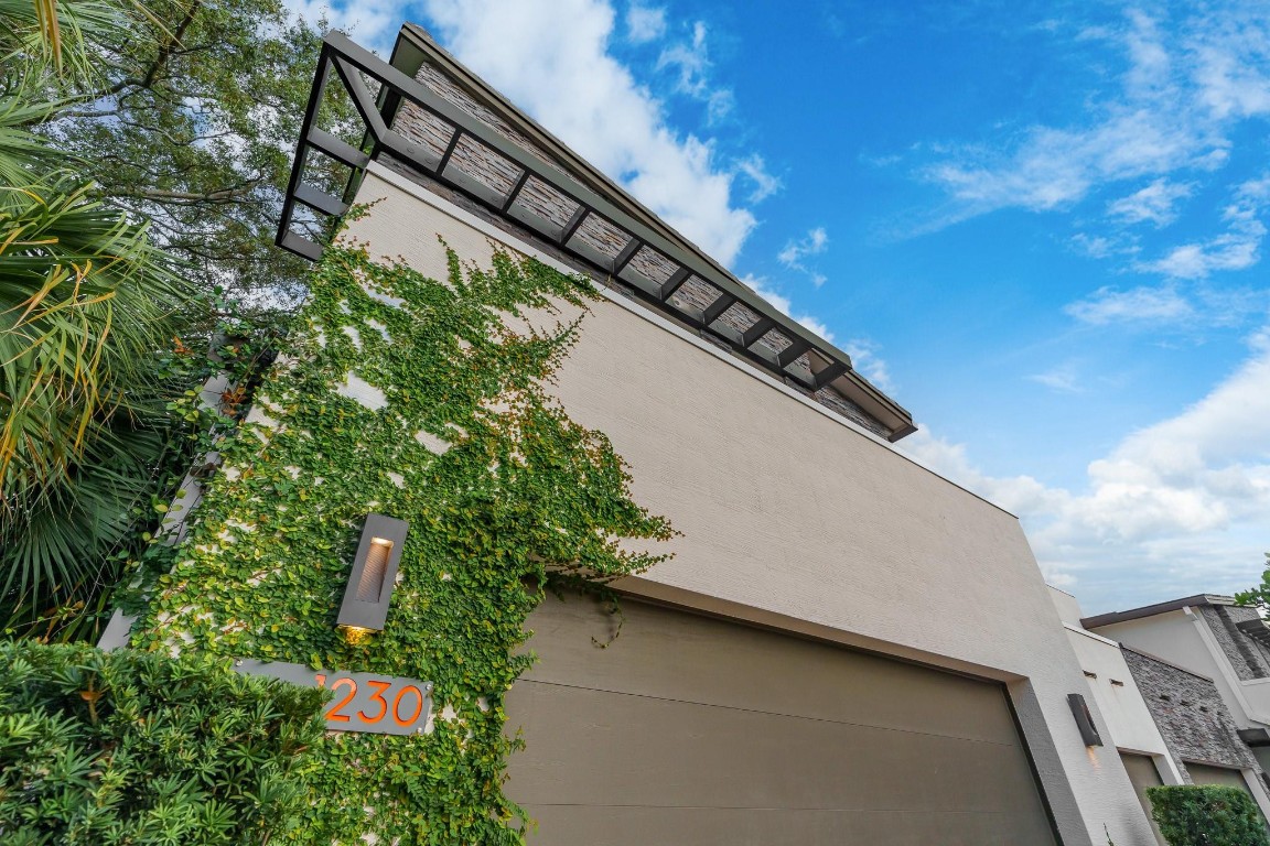 CROISSANT PARK TOWN HOMES - Residential