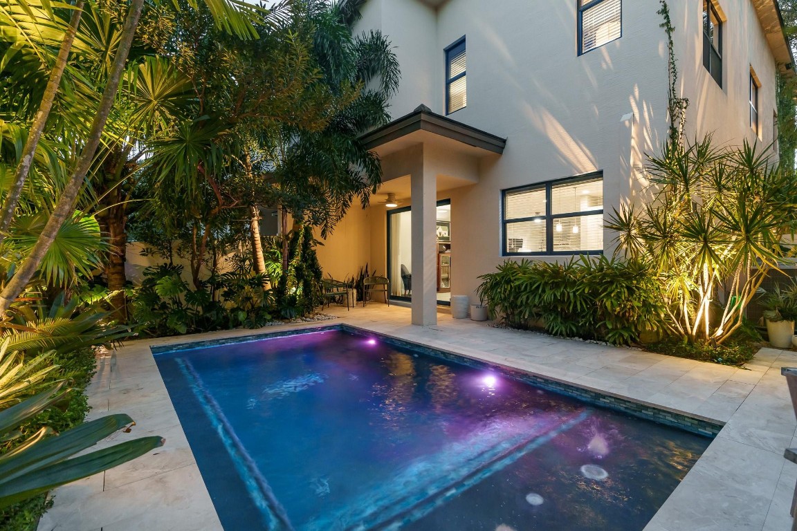 CROISSANT PARK TOWN HOMES - Residential