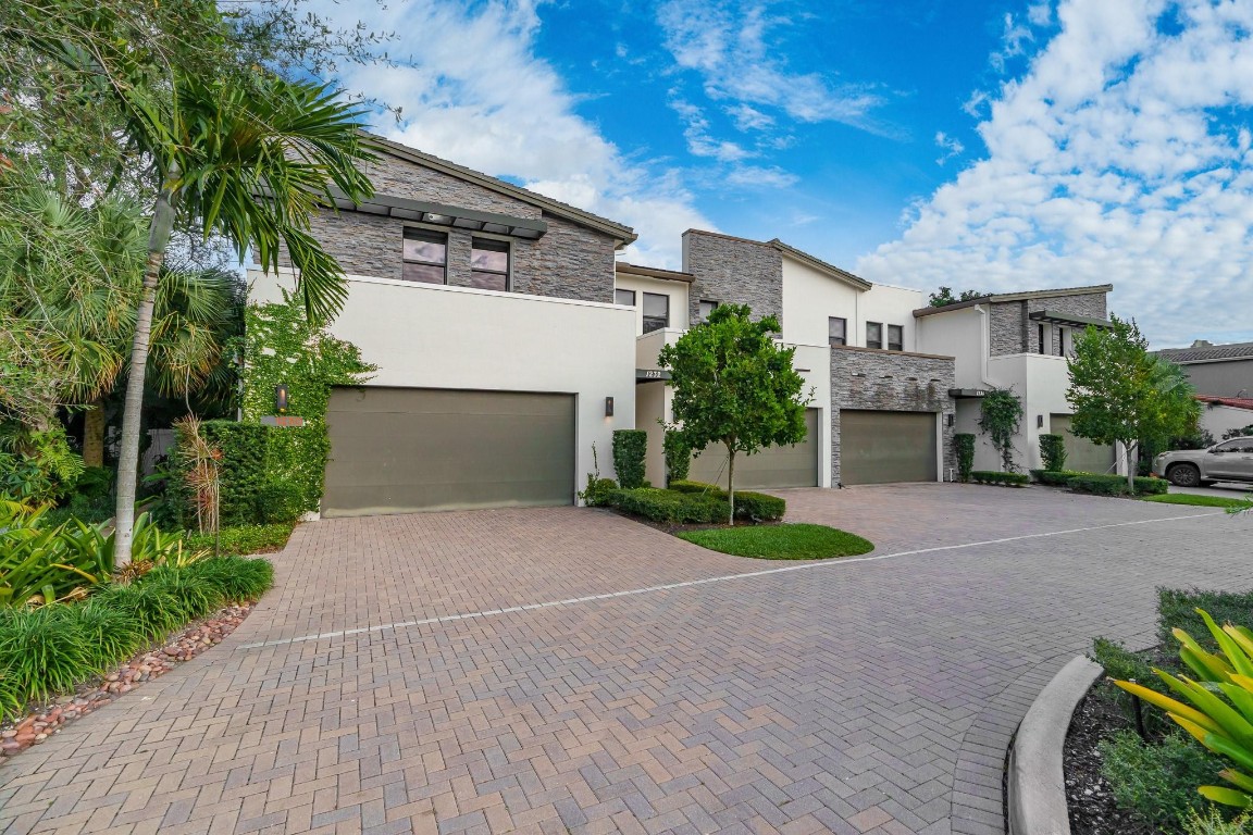 CROISSANT PARK TOWN HOMES - Residential