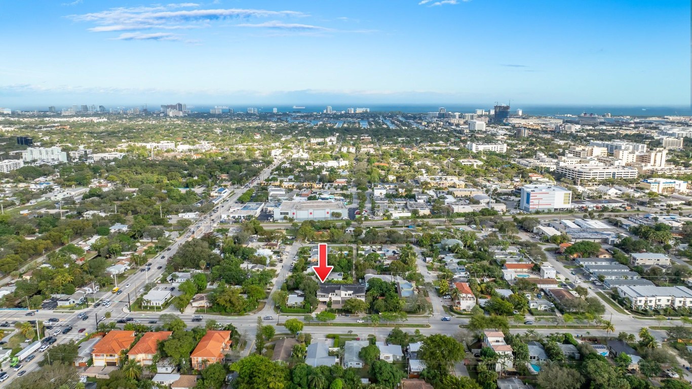 CROISSANT PARK TOWN HOMES - Residential