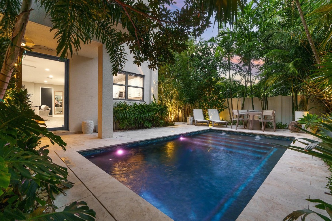 CROISSANT PARK TOWN HOMES - Residential