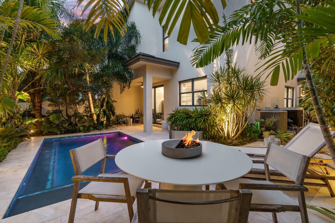 CROISSANT PARK TOWN HOMES - Residential