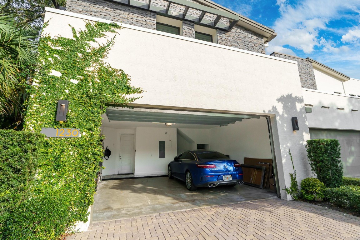 CROISSANT PARK TOWN HOMES - Residential