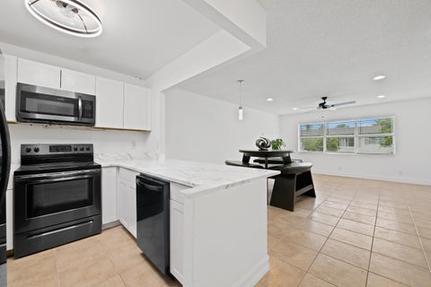 Property photo of 430 Se 2nd Avenue 21, Deerfield Beach, FL 33441
