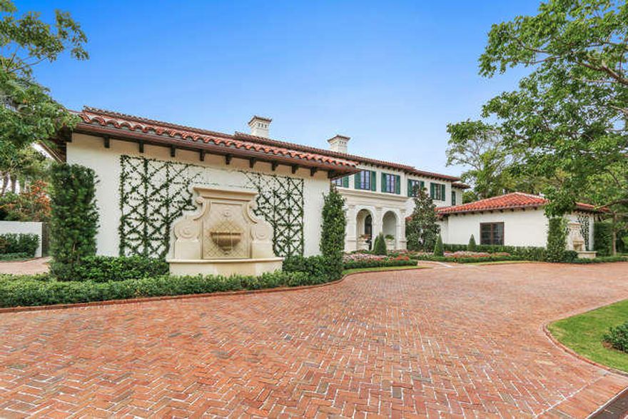 Brand new elegant lakefront compound. A simply stunning new mansion just completed on the grounds of Casa Apava. High quality custom finishes with an open sensible floor plan await your inspection. Dramatic lakefront views with protected bird sanctuary islands across the water. Furnished.