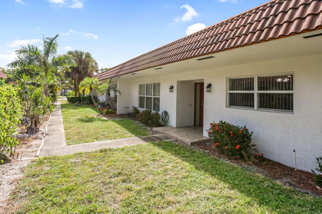 Photo of 89 Lariat Circle, Boca Raton, FL 33487 (MLS # R11144153)