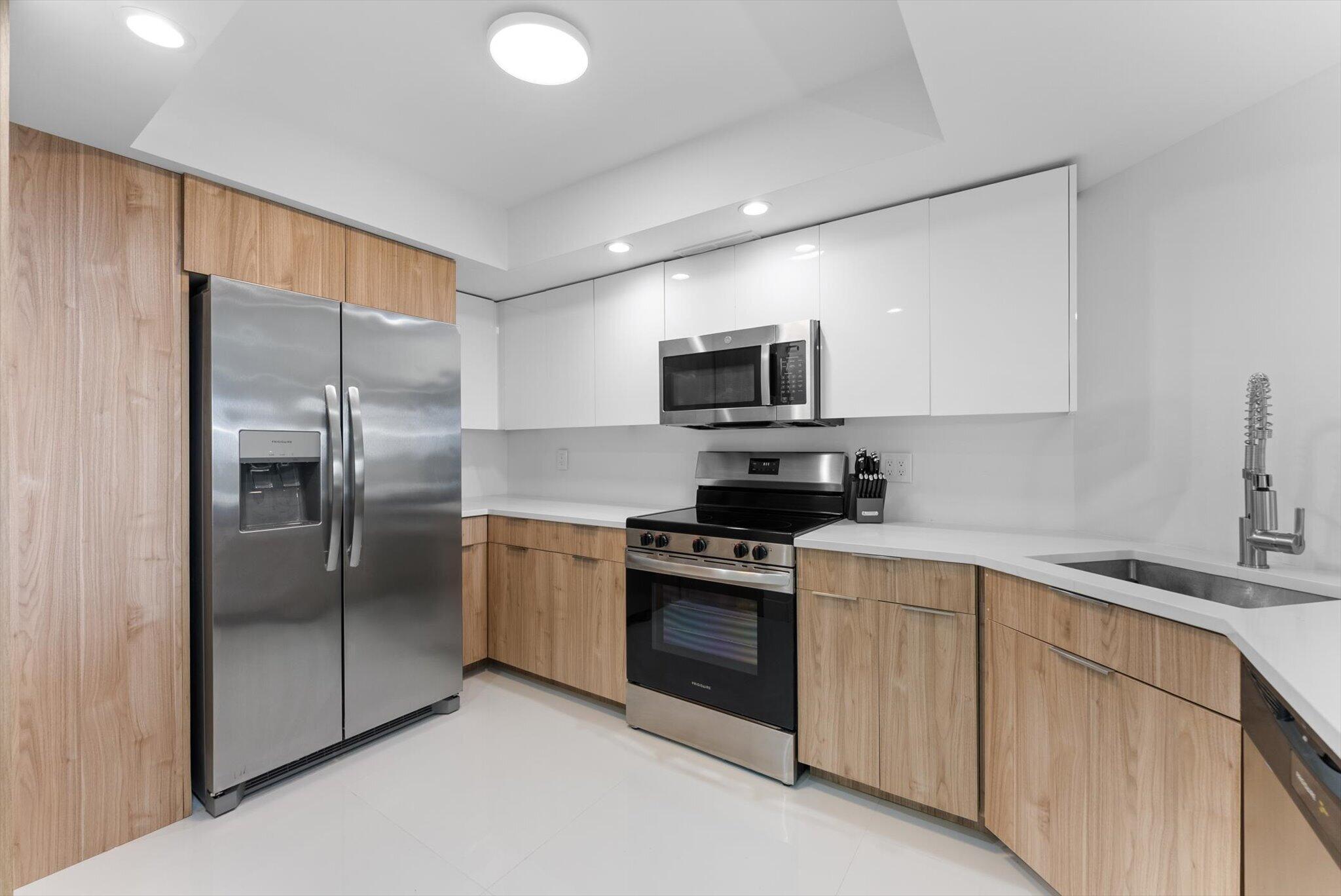 LANDS OF THE PRESIDENT CONDO 7 - Residential Lease