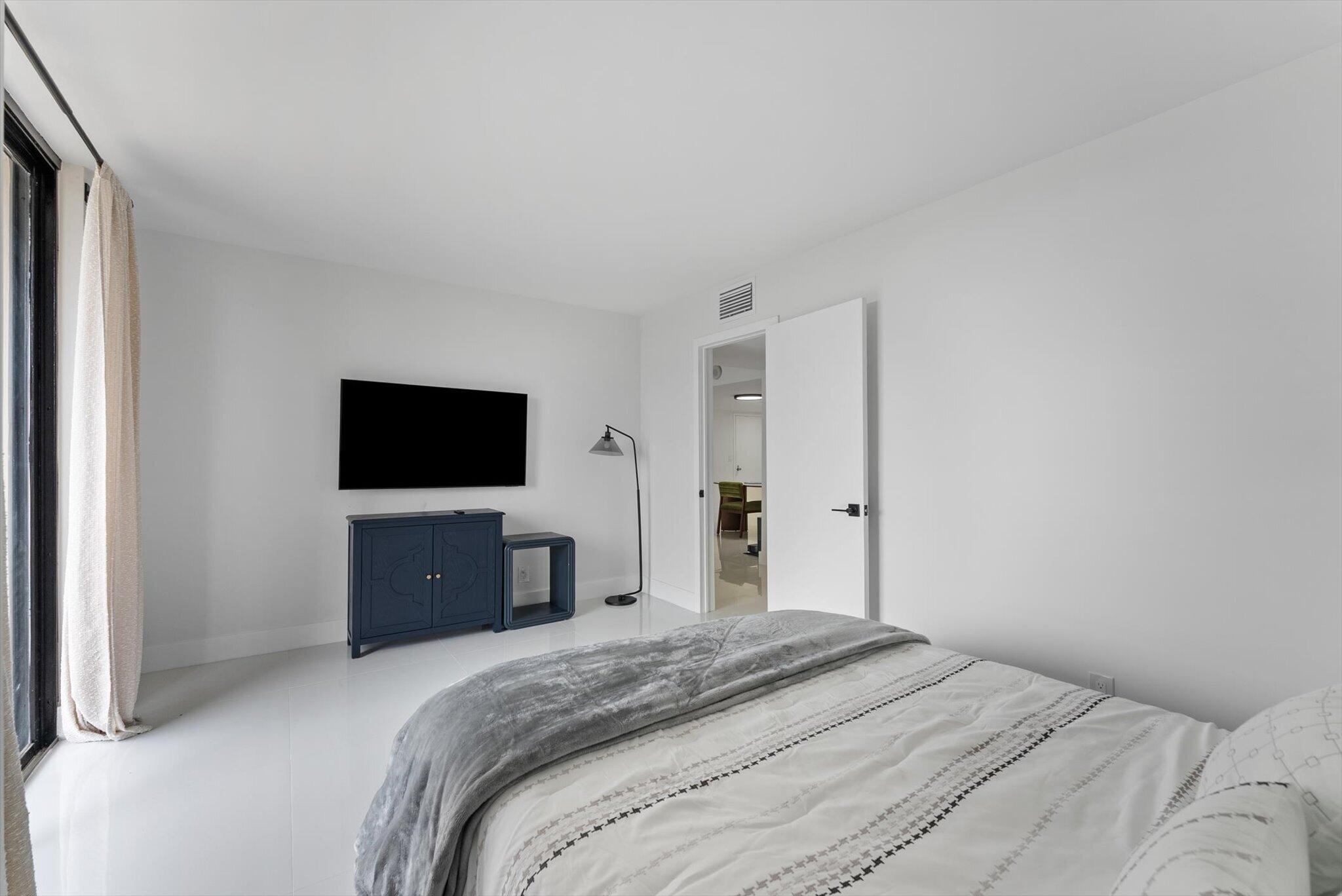 LANDS OF THE PRESIDENT CONDO 7 - Residential Lease