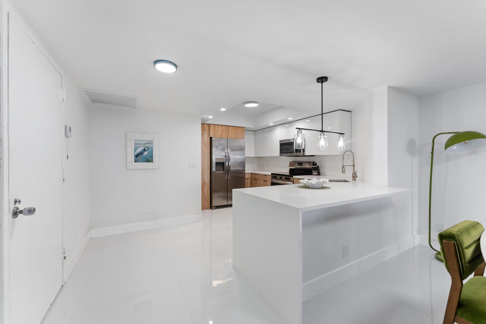 LANDS OF THE PRESIDENT CONDO 7 - Residential Lease