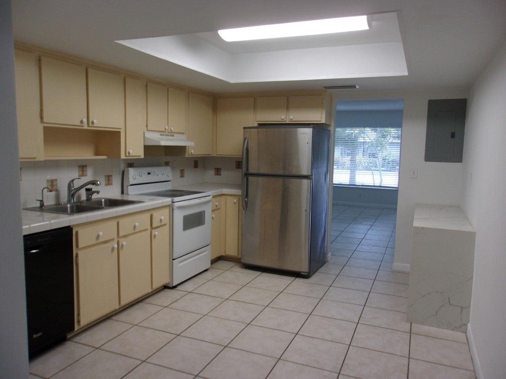 Photo of 270 SE 8th Terrace, Deerfield Beach, FL 33441 (MLS # F10516171)