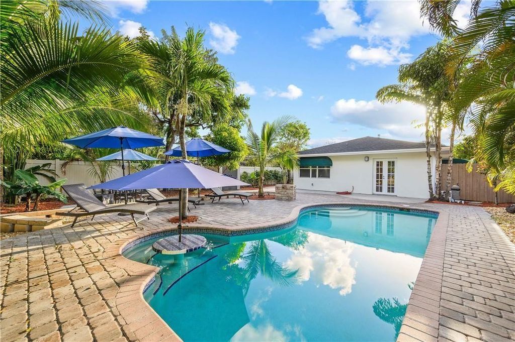 Photo of 1306 NE 14th Avenue #2, Fort Lauderdale, FL 33304 (MLS # F10498352)