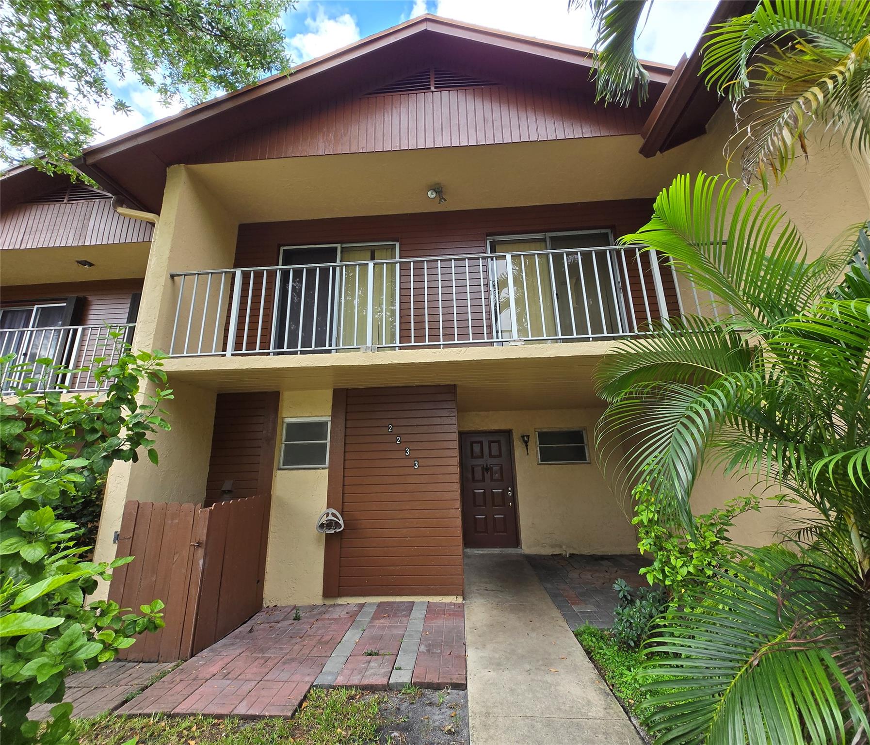 Rarely available in the highly desirable Nova Village community. Come home to a beautiful, quiet and safe neighborhood, close to shopping plazas, good schools and major highways. This house features a master suit with a spacious walk-in closet, laundry room. The community includes a pool, tennis court and kids playground.