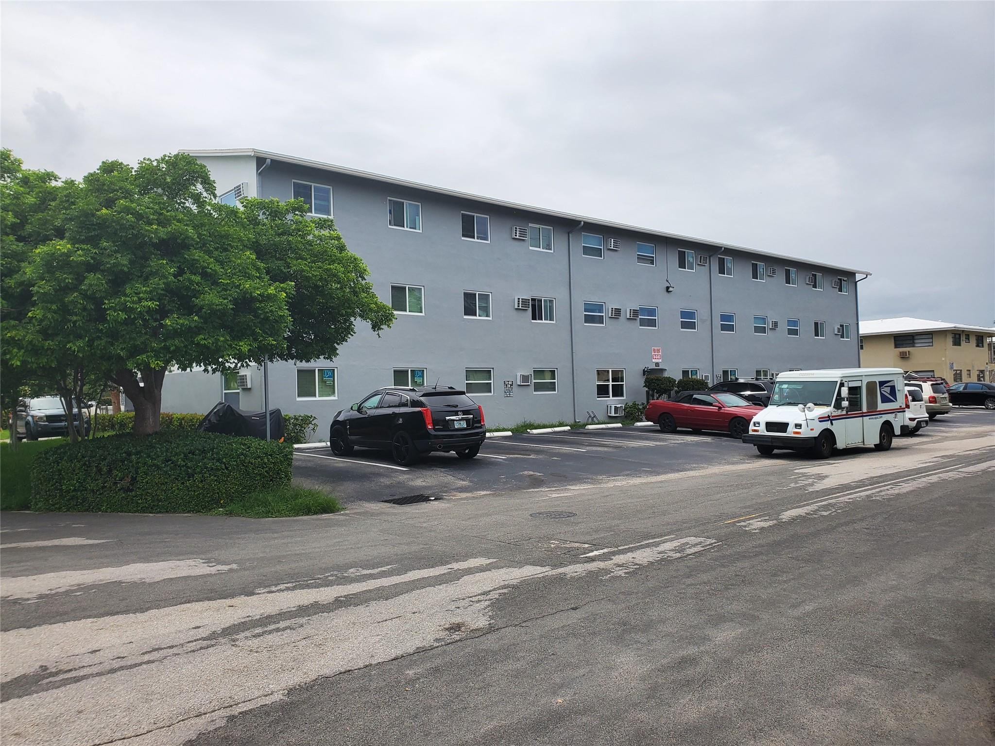 CARRIAGE LIGHT - Residential