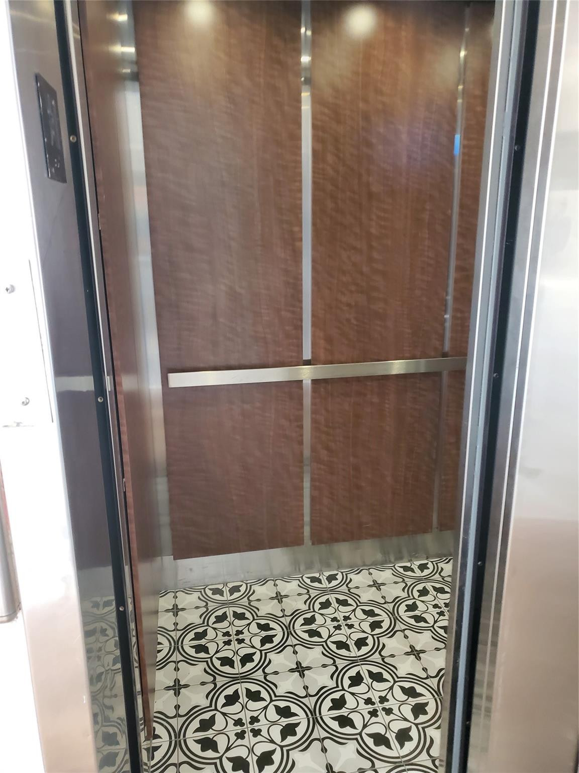 CARRIAGE LIGHT - Residential