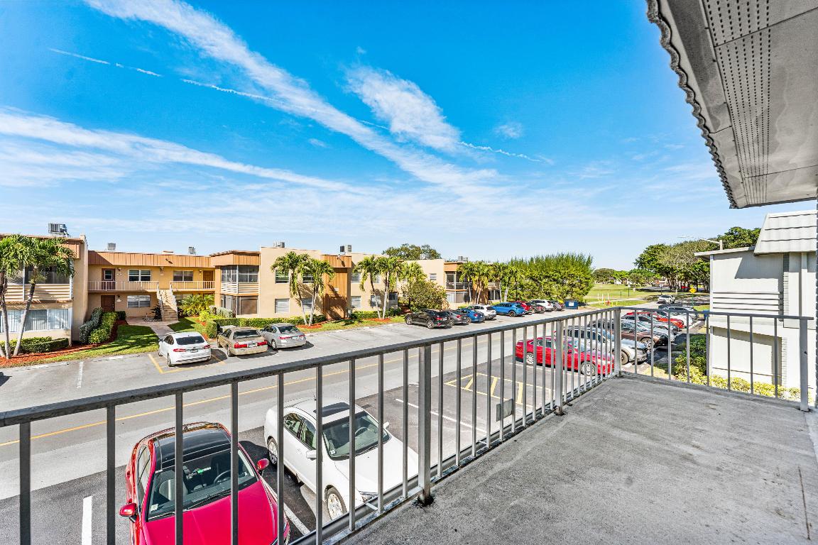 KINGS POINT FLANDERS CONDOS - Residential