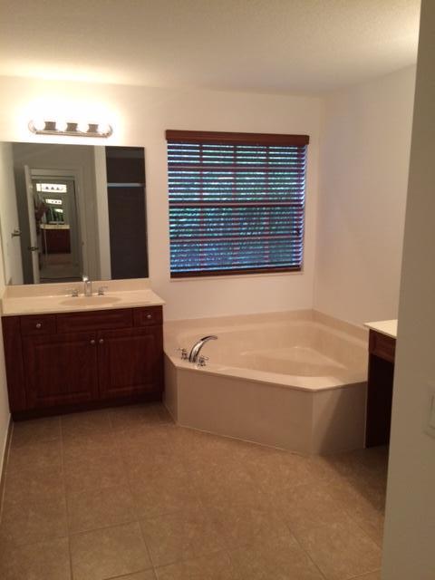 COLONY LAKE - Residential