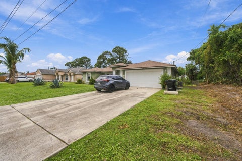 Tiny photo for 325 SE THORNHILL Drive, Port Saint Lucie, FL 34983 (MLS # B26090066)
