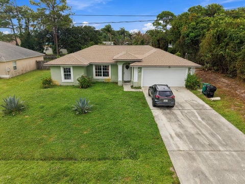 Tiny photo for 325 SE THORNHILL Drive, Port Saint Lucie, FL 34983 (MLS # B26090066)