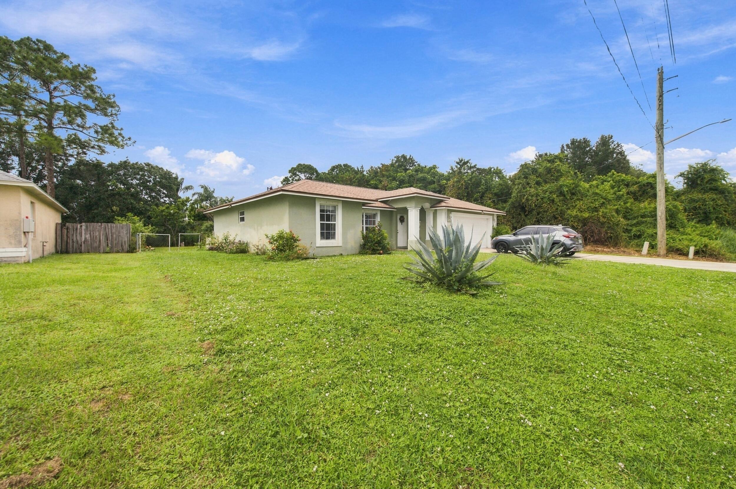 325 SE THORNHILL Drive