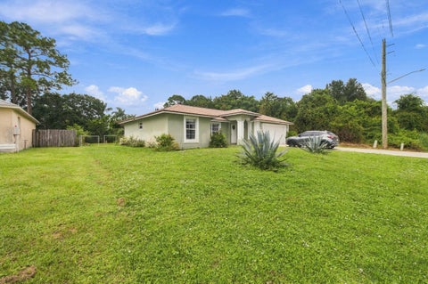 Tiny photo for 325 SE THORNHILL Drive, Port Saint Lucie, FL 34983 (MLS # B26090066)