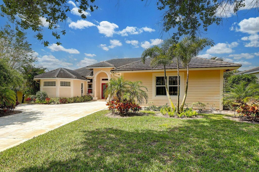 Photo of 18310 SE Ridgeview Court, Jupiter, FL 33469 (MLS # R10973530)