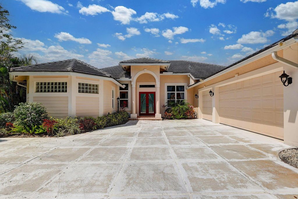 Photo of 18310 SE Ridgeview Court, Jupiter, FL 33469 (MLS # R10973530)
