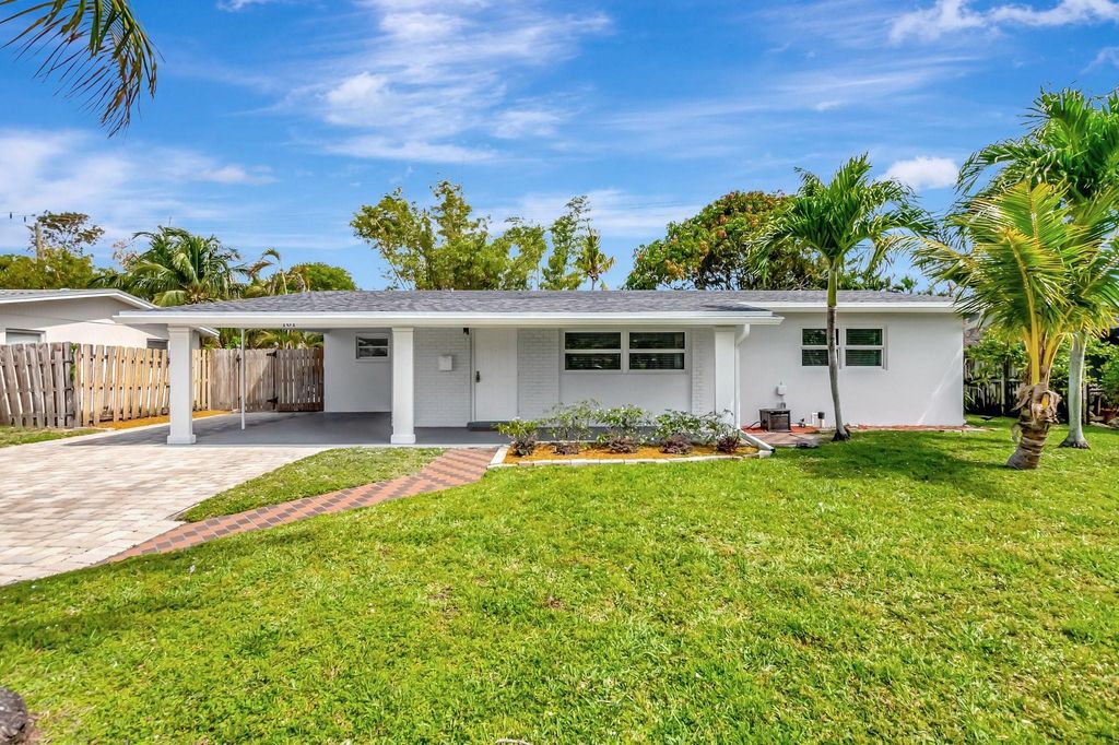 Photo of 101 SE 10th Court, Deerfield Beach, FL 33441 (MLS # F10499839)