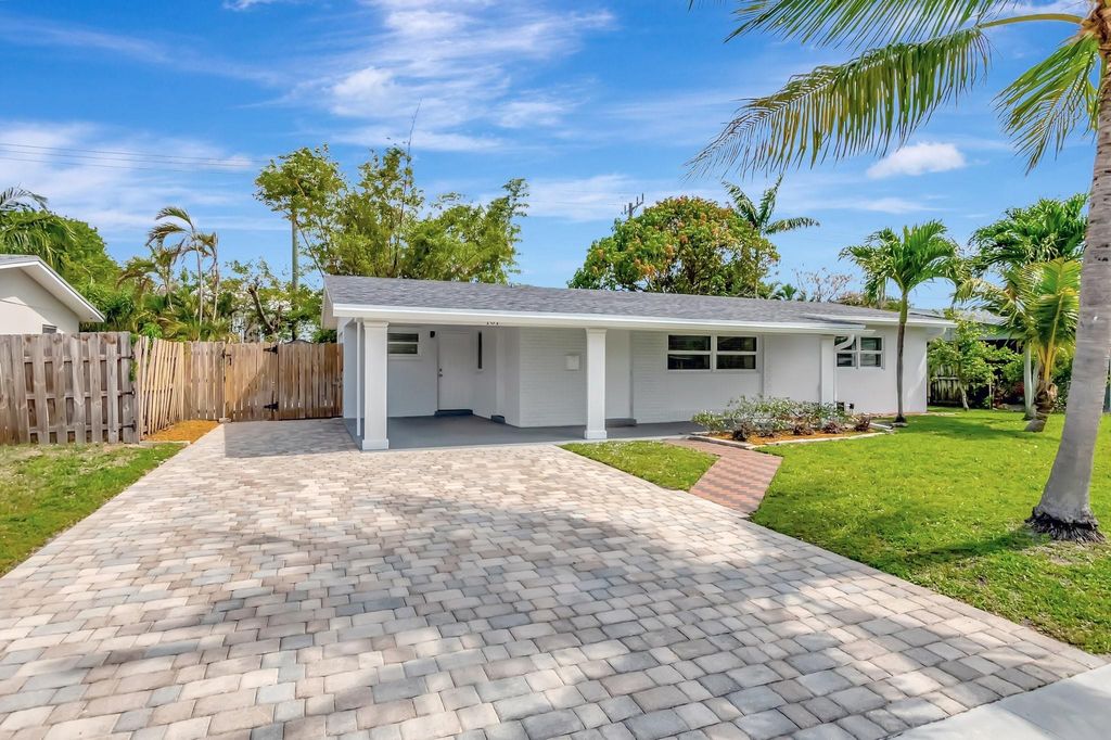 Photo of 101 SE 10th Court, Deerfield Beach, FL 33441 (MLS # F10499839)