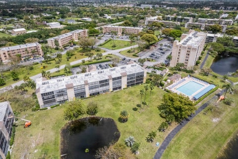 Tiny photo for 6936 Huntington Lane #204, Delray Beach, FL 33446 (MLS # B26017430)