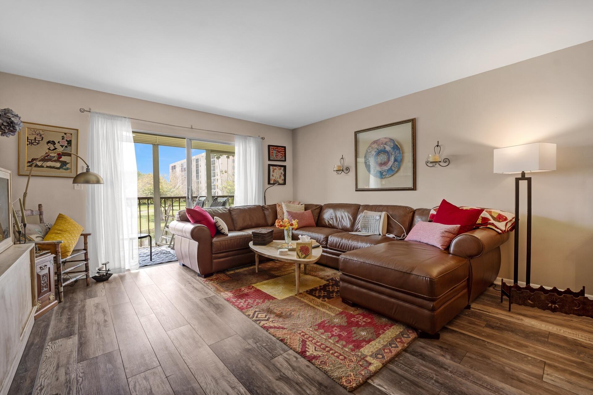 HUNTINGTON LAKES SEC TWO CONDOS - Residential