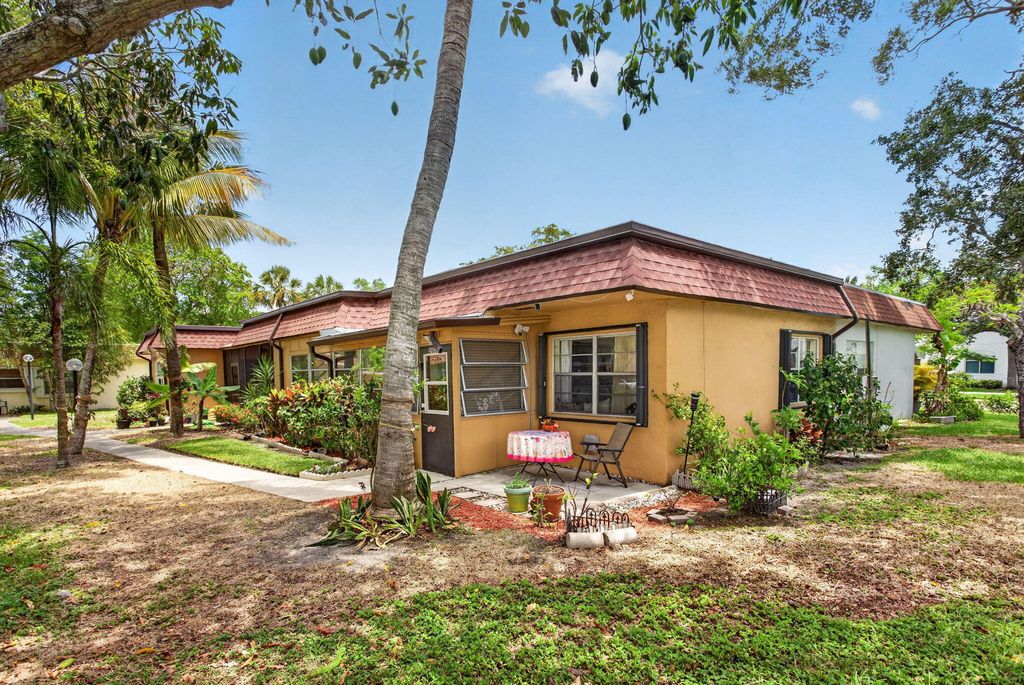 Photo of 2002 SW Natura Boulevard #B, Deerfield Beach, FL 33441 (MLS # B26029188)