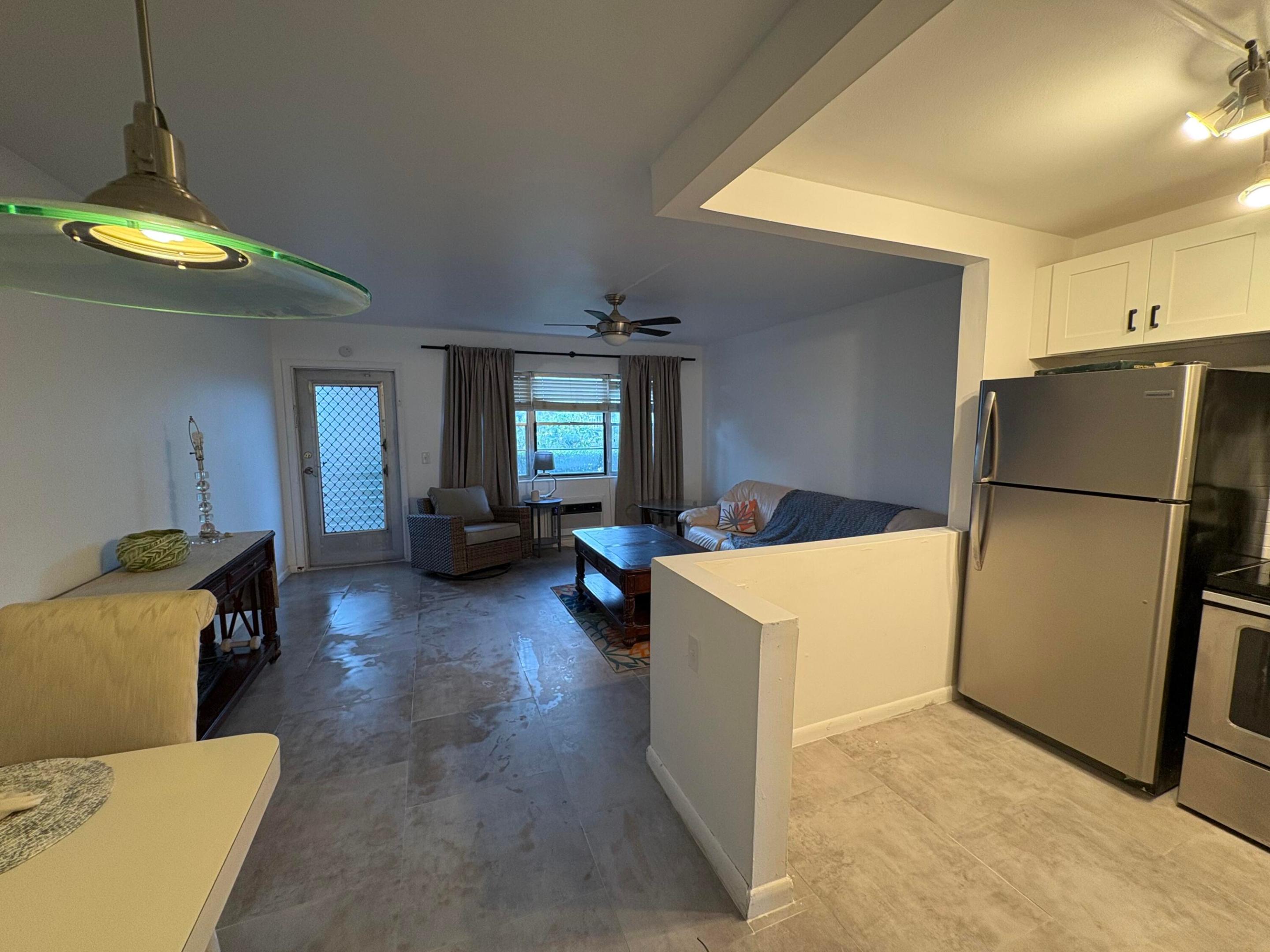 KENT CONDOMINIUMS A THRU N - Residential